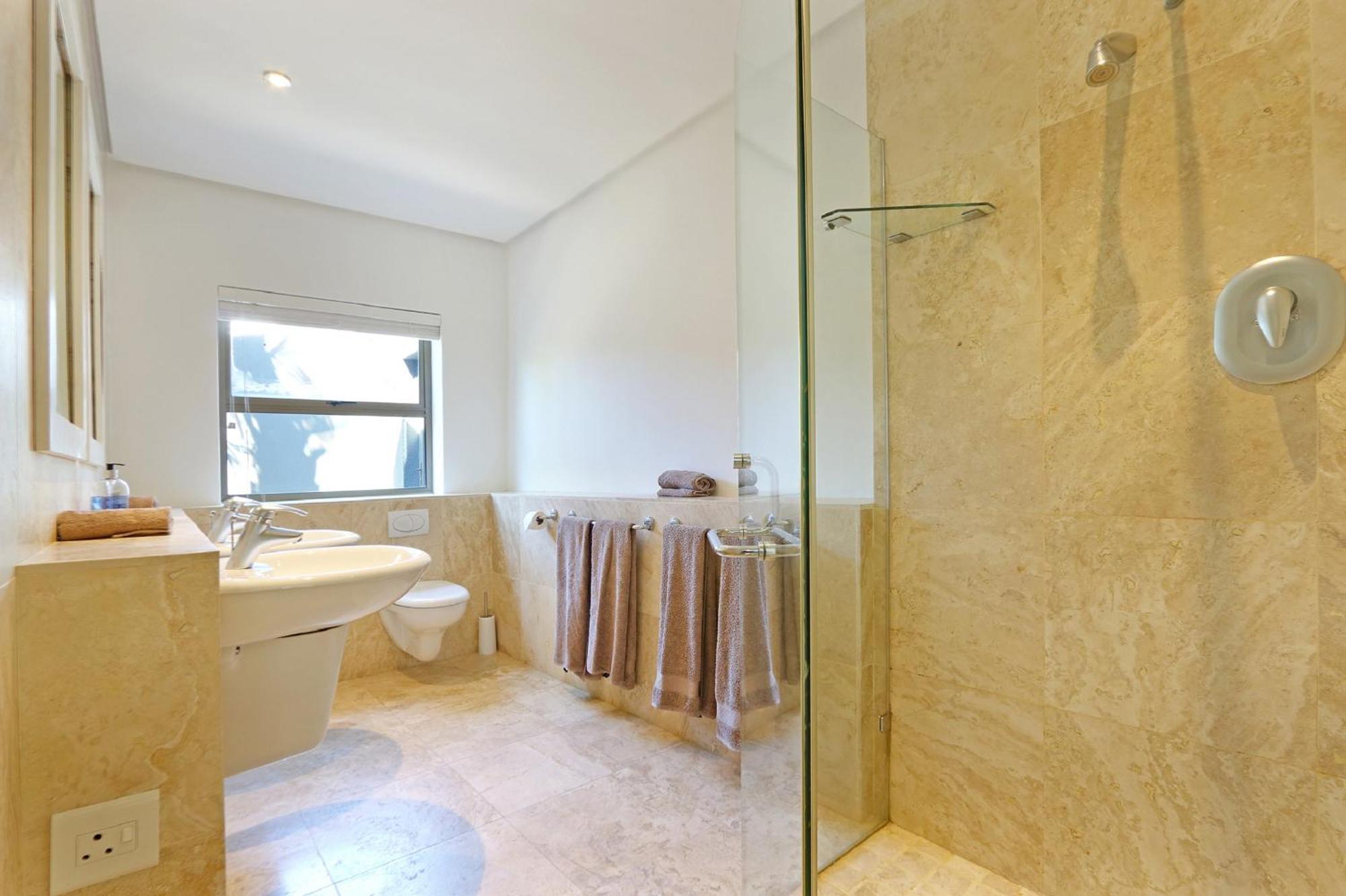 Valtameri By Totalstay Camps Bay Exterior photo